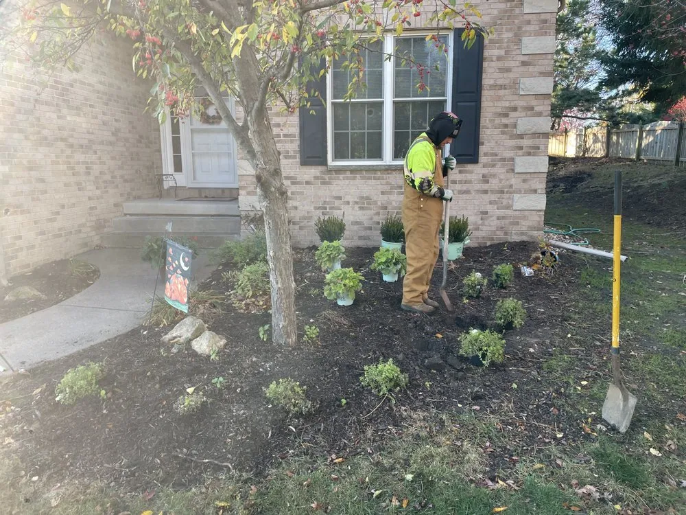 Local outdoor landscaping experts serving Davenport, IA - Cuttin' It Close