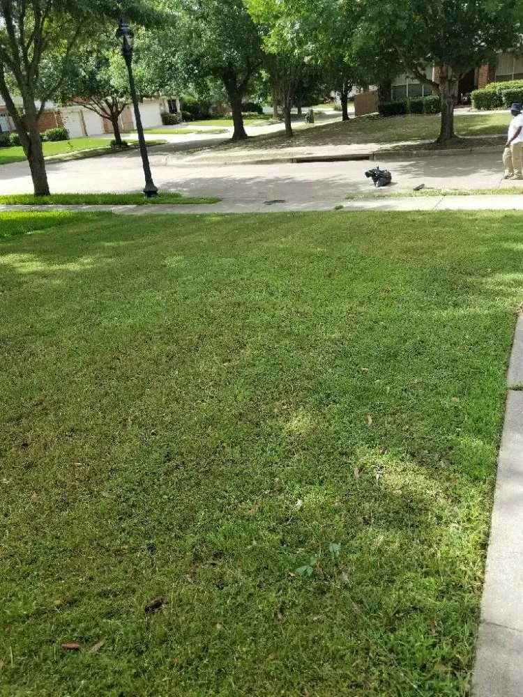 Local yard maintenance in Arlington, TX by Cuttin It Close Lawn Care Service