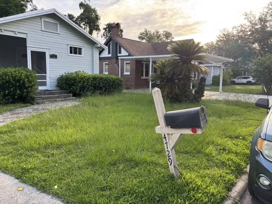 Cuttin N Struttin Lawn Service Logo