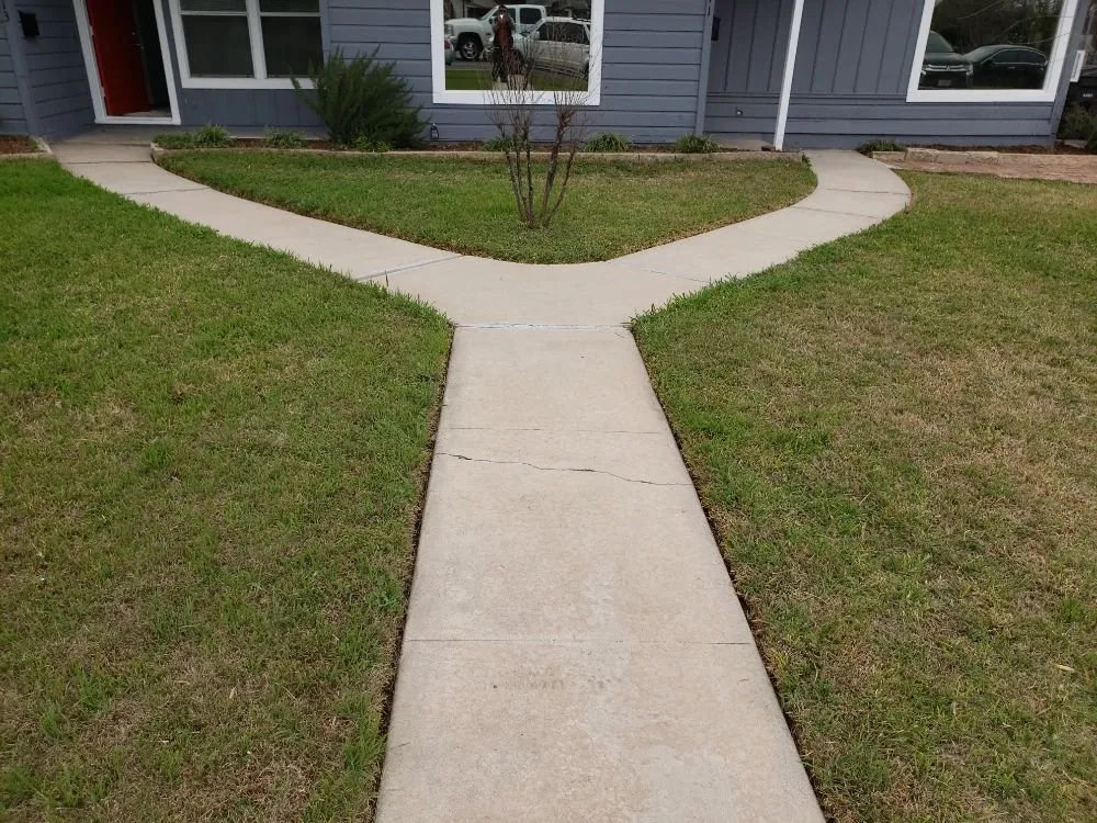 Top-rated garden landscaping with custom design in San Antonio, TX by Cutting 4 Miles Landscaping