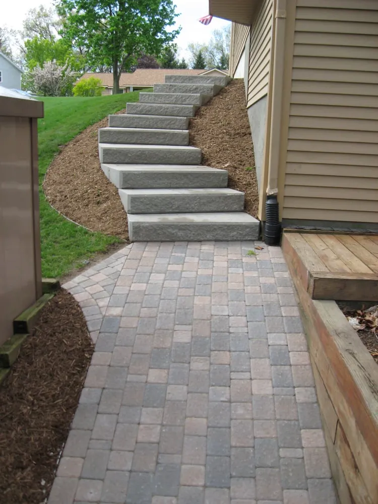 Top-rated landscape installation in Rockford, MI - Cutting Edge Hardscapes