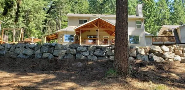 Cutting Edge Landscape & Design Logo