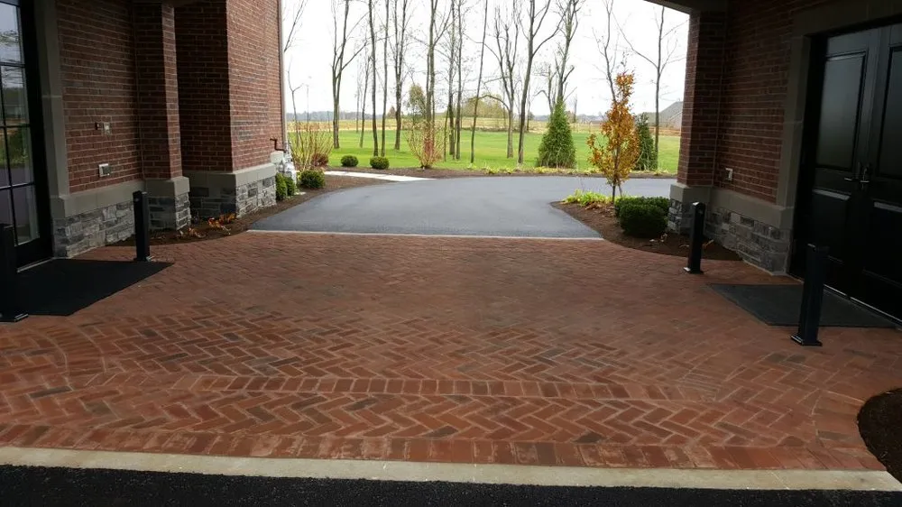 Custom outdoor landscaping for homes in Nicholasville, KY by Cutting Edge Landscapes