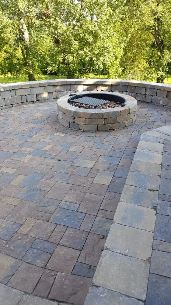Professional outdoor landscaping experts serving Nicholasville, KY - Cutting Edge Landscapes