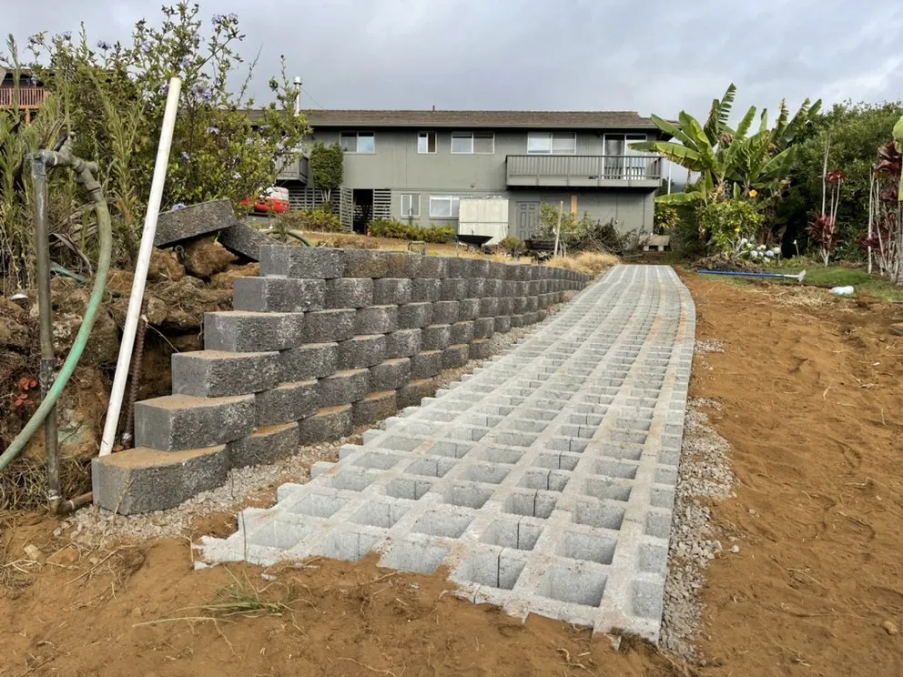 Professional yard cleanup service for year-round maintenance in Pukalani, HI by Cutting Edge Landscaping & Tree Trimming