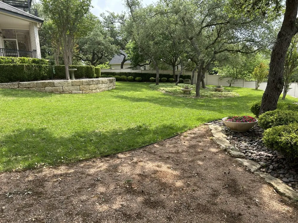 Professional yard cleanup service in Stone oak, TX by Cutting Edge Landscaping