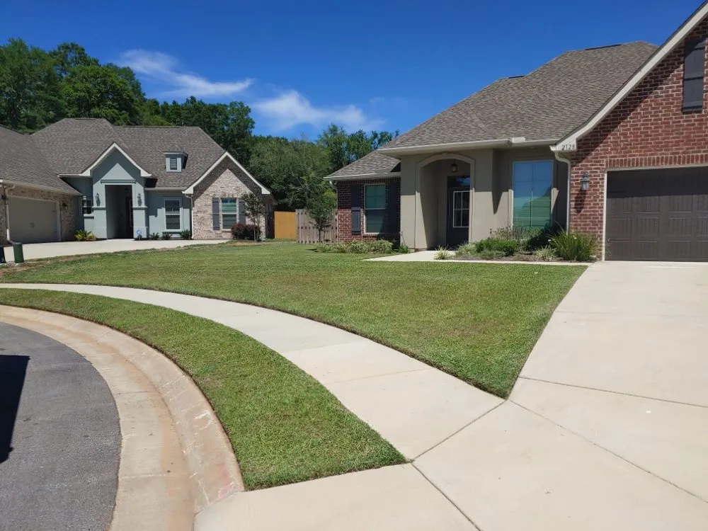 Expert lawn mowing service in Pensacola, FL - Cutting Edge Lawn Care - Pensacola