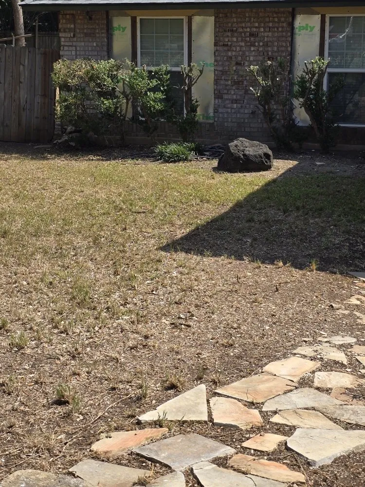 Custom lawn mowing service experts serving San Antonio, TX - Cutting Edge Lawn Care and Design