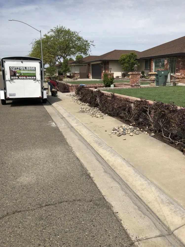 Custom yard cleanup service experts serving Modesto, CA - Cutting Edge Lawn Care And Maintenance