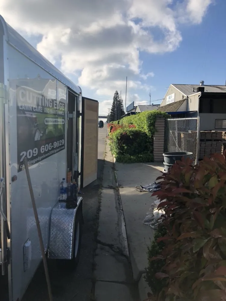 Local yard maintenance experts serving Modesto, CA - Cutting Edge Lawn Care And Maintenance