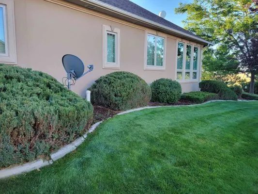 Cutting Edge Lawn Care Logo