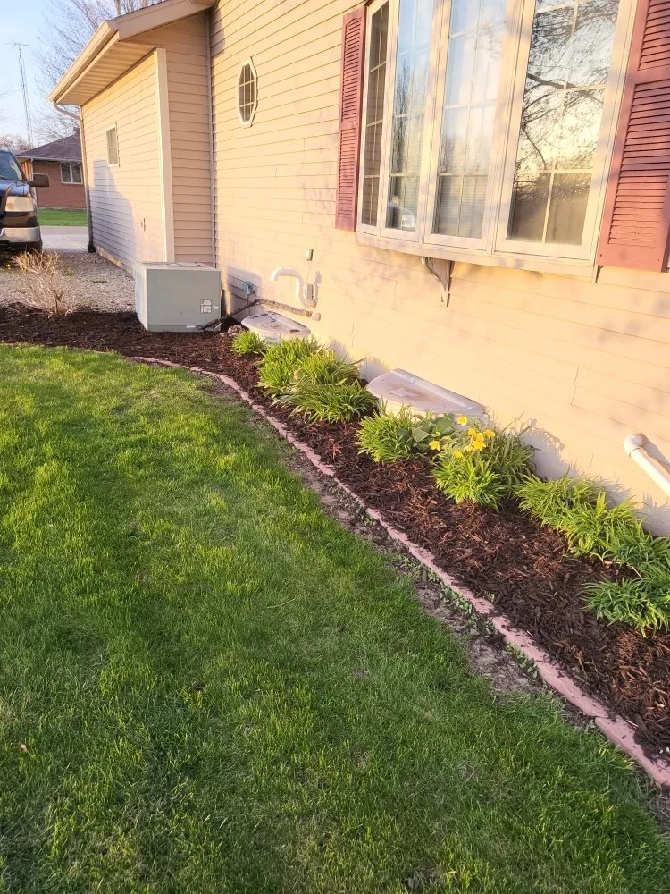 Top-rated landscape installation experts serving Hedrick, IA - Cutting Edge Lawn Care