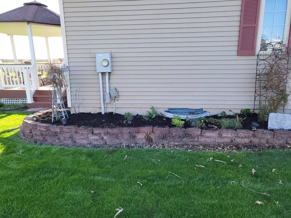 Top-rated landscaping services experts serving Hedrick, IA - Cutting Edge Lawn Care