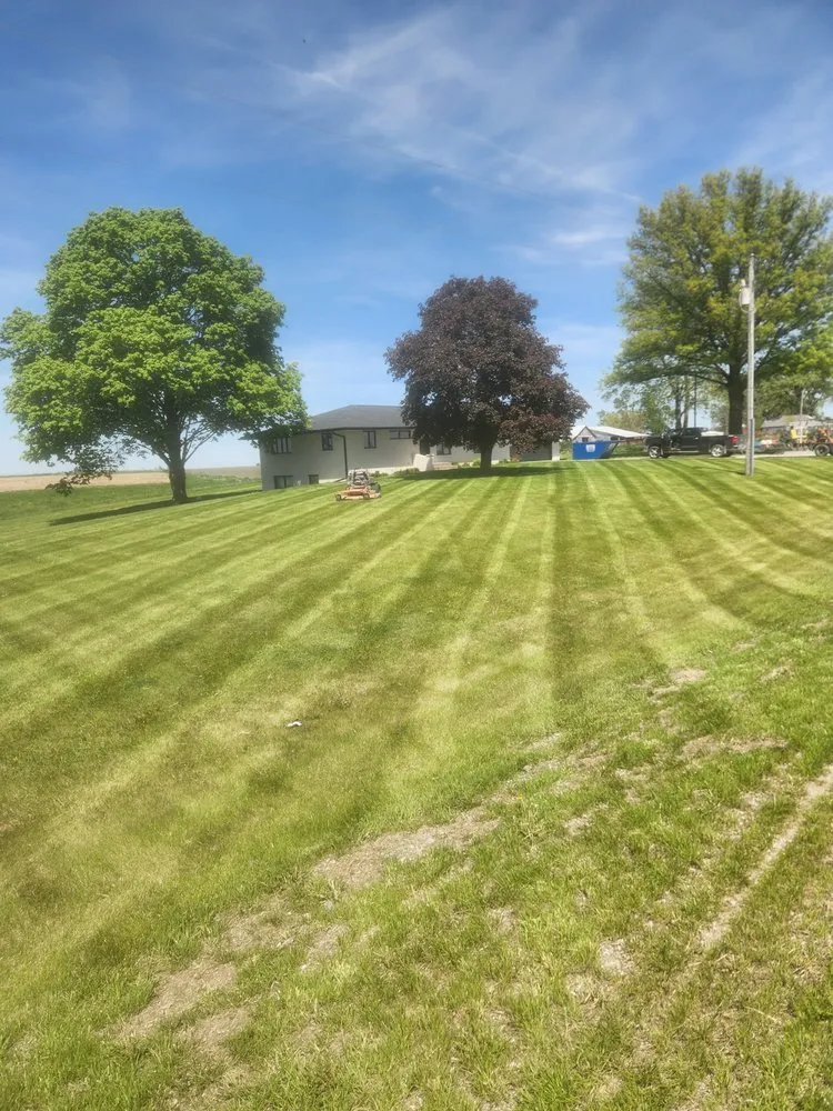 Expert garden landscaping experts serving Hedrick, IA - Cutting Edge Lawn Care
