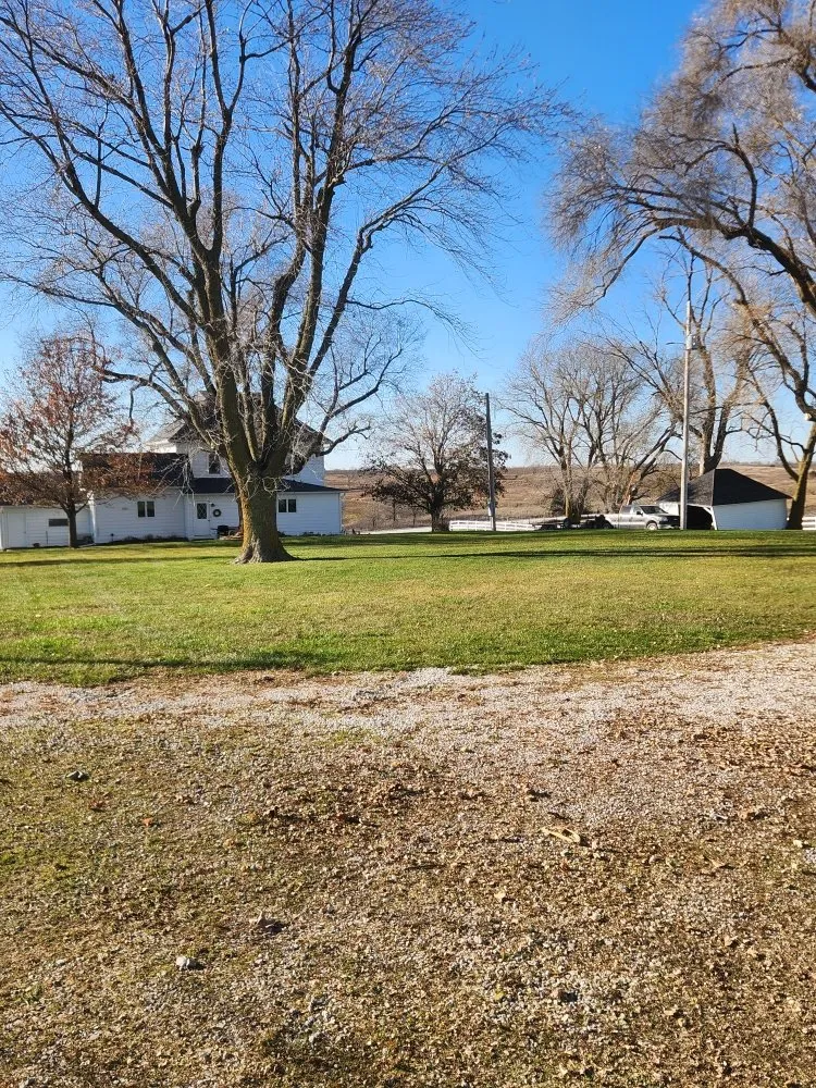 Affordable lawn care service experts serving Hedrick, IA - Cutting Edge Lawn Care