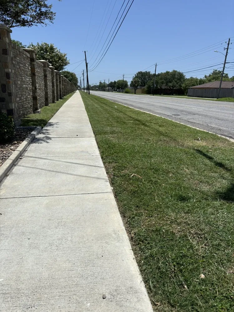Custom outdoor landscaping in Corpus Christi, TX - Cutting-Edge Lawn Service