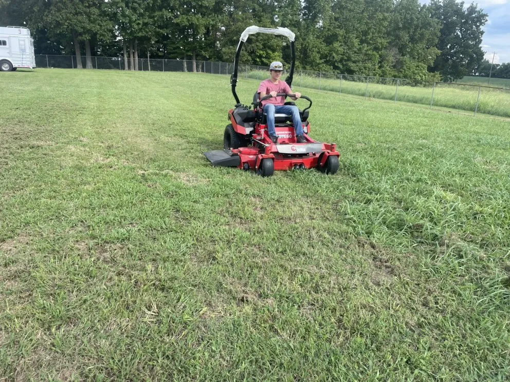 Professional lawn mowing service experts serving Dyer, TN - Cutting edge lawn service