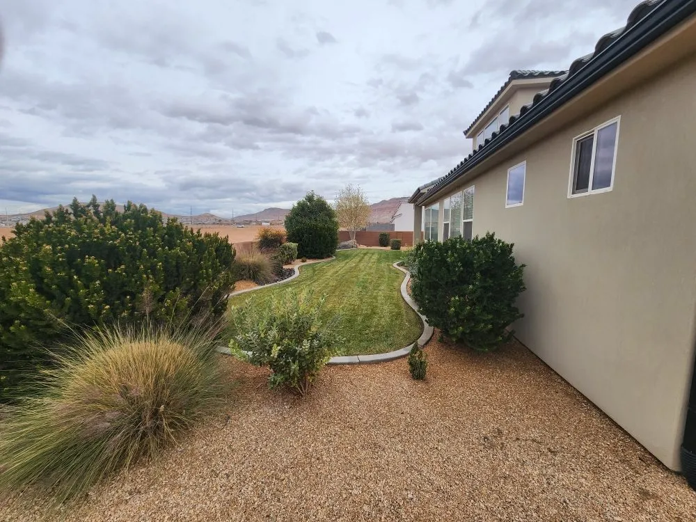 Top-rated yard cleanup service for homes across Washington, UT - Cutting Edge Lawncare