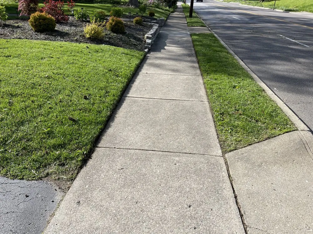 Expert yard maintenance experts serving Ludlow, KY - Cutting Edge