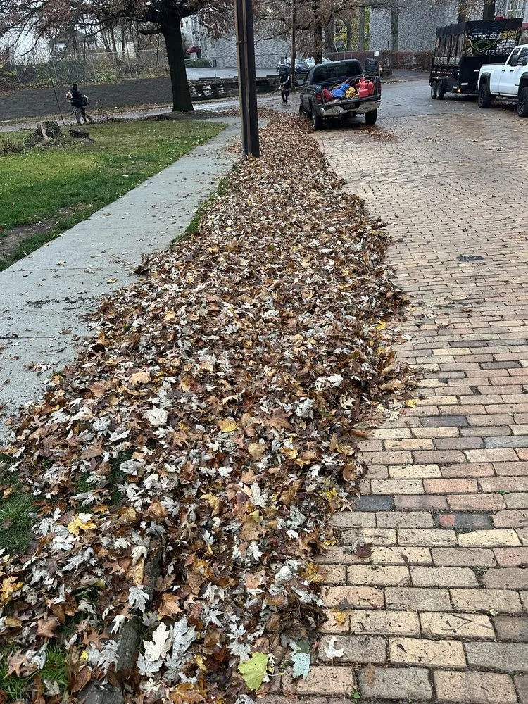 Reliable lawn mowing service in Pittsburgh, PA - Cutting Edge