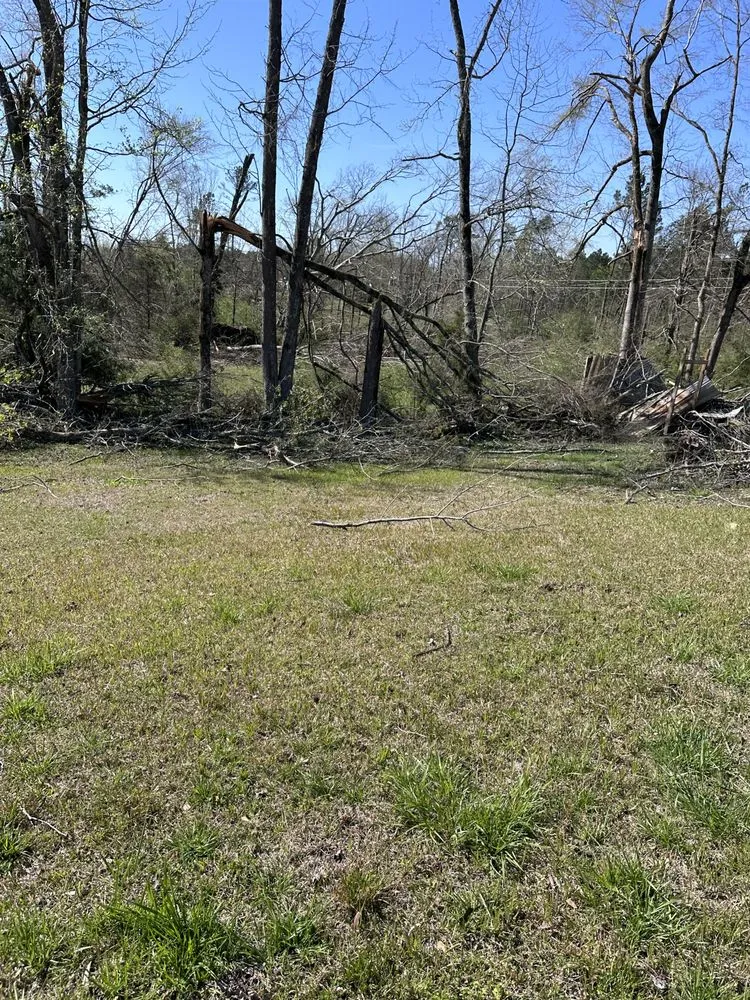 Custom lawn mowing service in Guntown, MS - Cutting Edge Property Service