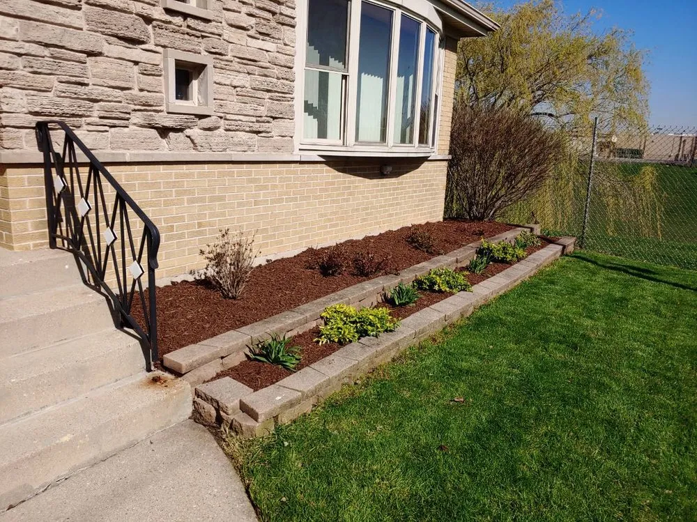 Trusted yard maintenance in Villa Park, IL by Cutting Edge Property Service