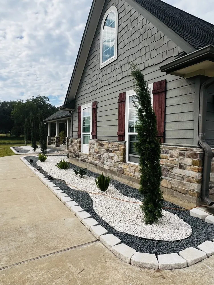 Custom landscape installation in Lake Jackson, TX - Cutting Edge Services