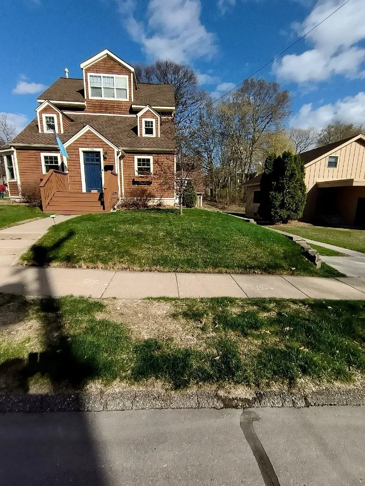 Top-rated lawn care service in Saint Paul, MN - Cutting Edge Services