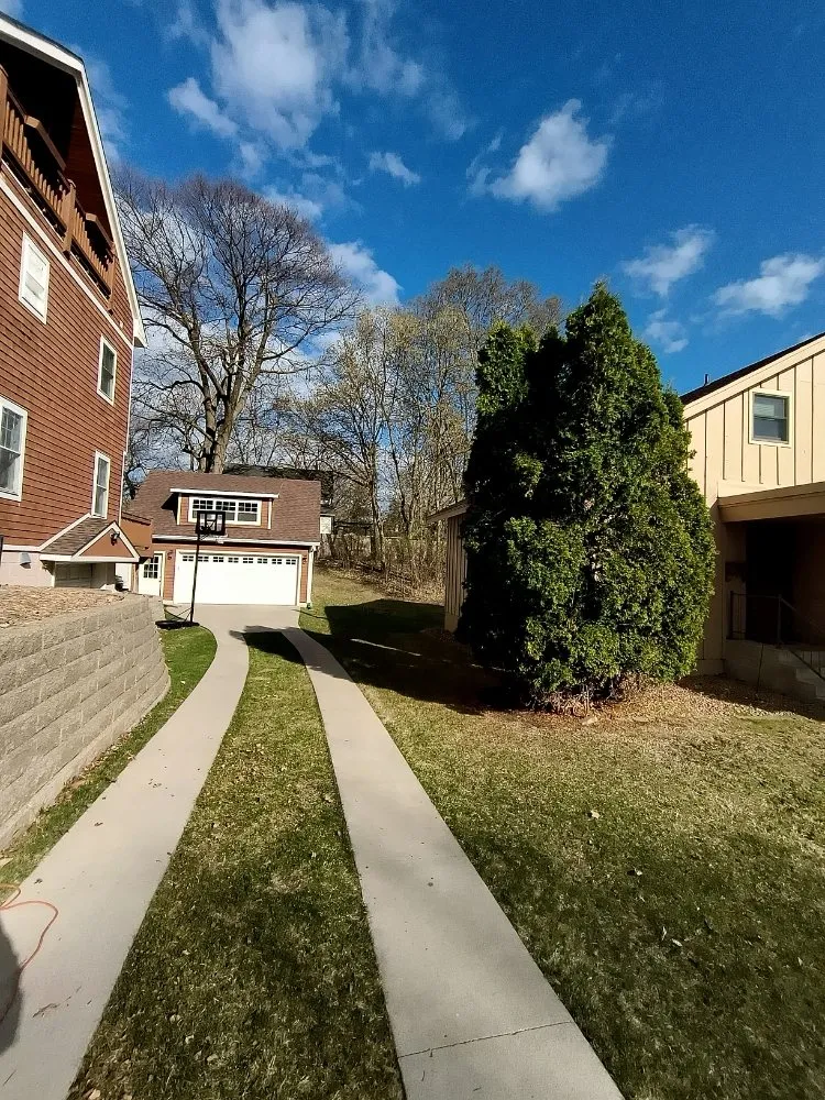 Trusted lawn care service experts serving Saint Paul, MN - Cutting Edge Services