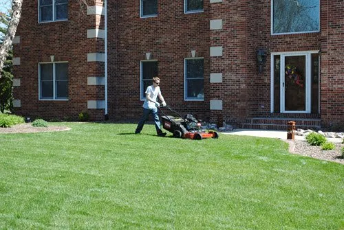 Local residential landscaping experts serving Springfield, IL - Cutting Edge Yard Service