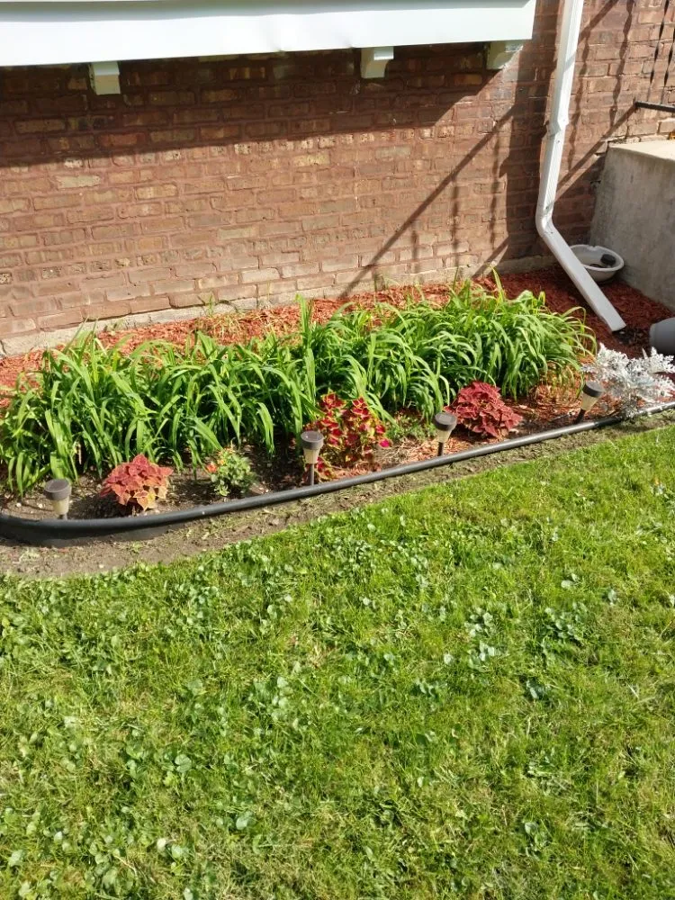 Expert garden landscaping experts serving Chicago, IL - Cutting Edgg Lawncare Services