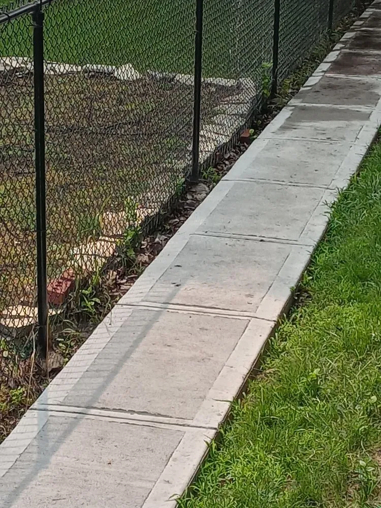 Expert yard maintenance for residential properties across Chicago, IL - Cutting Edgg Lawncare Services