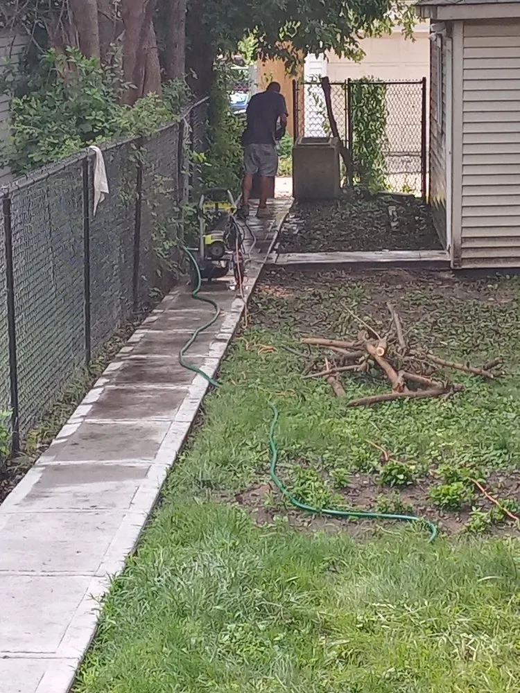 Professional garden landscaping for residential properties in Chicago, IL by Cutting Edgg Lawncare Services