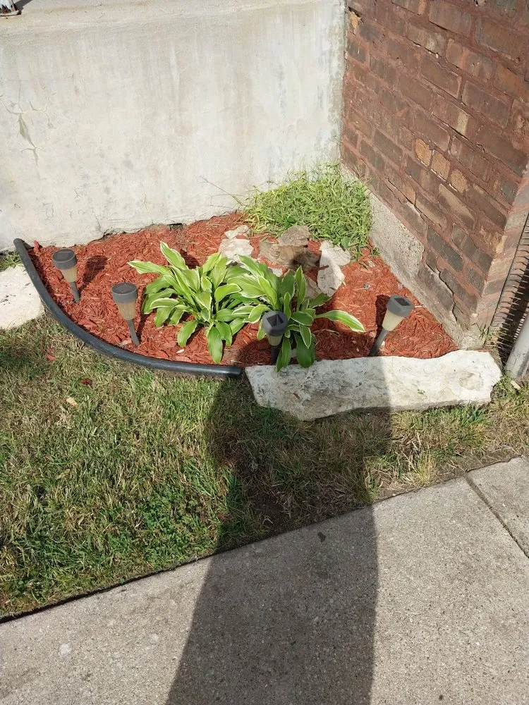 Top-rated lawn care service in Chicago, IL - Cutting Edgg Lawncare Services