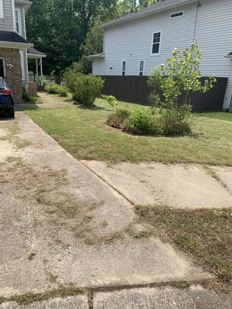 Professional lawn mowing service experts serving Hampton, VA - Cuttinuplawncare757