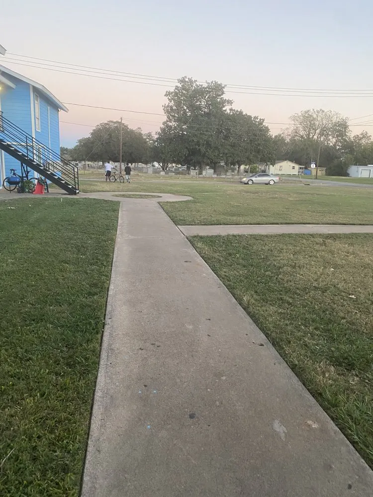 Custom residential landscaping in Rosenberg, TX - CV Landscaping & General Service