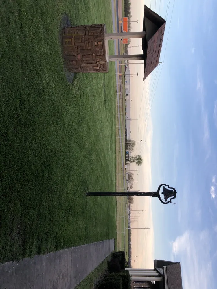 Custom lawn care service experts serving Colcord, OK - Cw’s lawncare