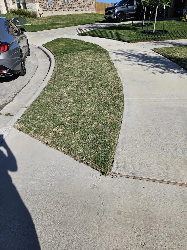 Reliable lawn mowing service in Killeen, TX - Cyber Blades