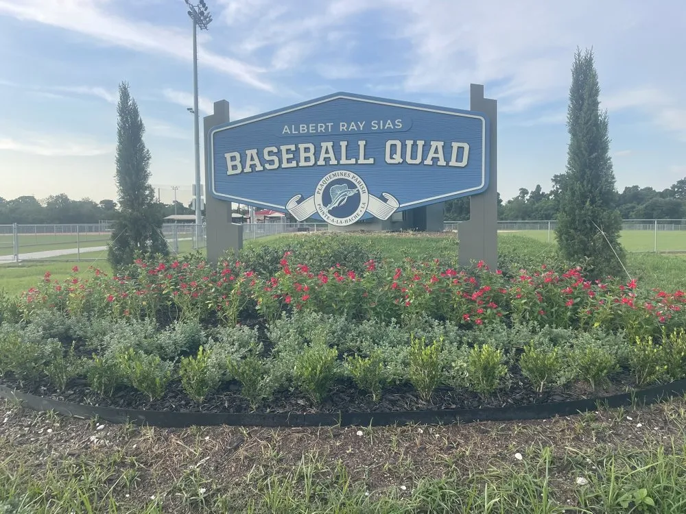 Expert yard maintenance for homes in Belle Chasse, LA by Cypress Lawn Care