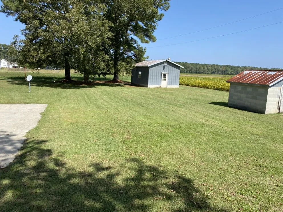 Local lawn mowing service experts serving Cove City, NC - D & A Pressure Washing
