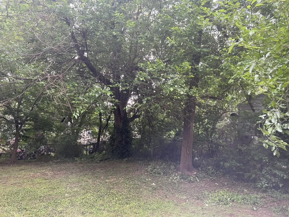 Local landscaping services experts serving Broken Arrow, OK - D & D Does it All Landscaping