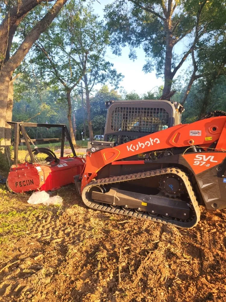 Custom lawn care service in San Augustine, TX by D & D Mulching