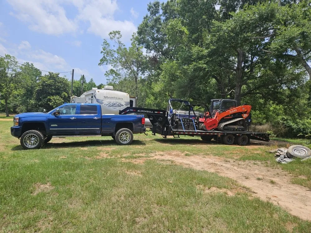 Professional residential landscaping experts serving San Augustine, TX - D & D Mulching