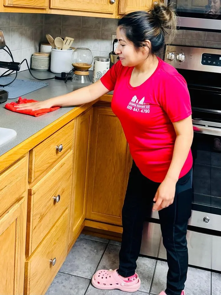 Top-rated lawn care service with custom design in East Windsor, NJ by D & E Group Cleaning Services