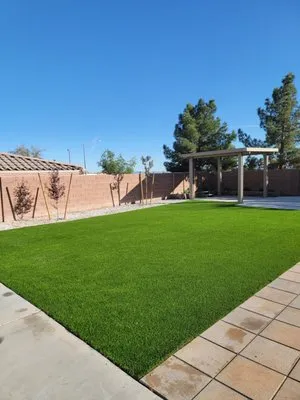 D & G Landscaping Logo