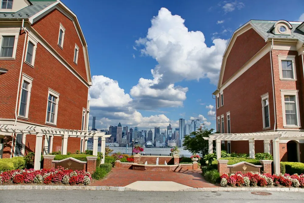 Professional lawn mowing service experts serving Ridgefield, NJ - D & G Landscaping