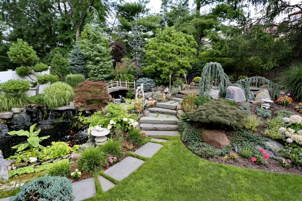 Custom garden landscaping experts serving Ridgefield, NJ - D & G Landscaping