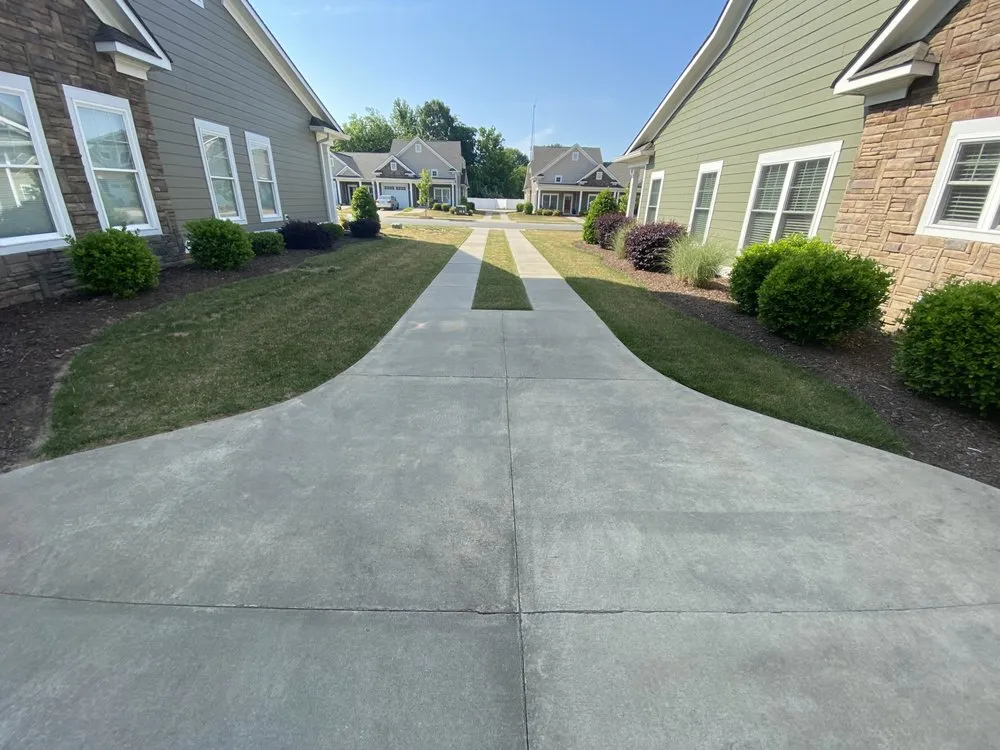 Expert garden landscaping in Newport News, VA by D & I Landscaping