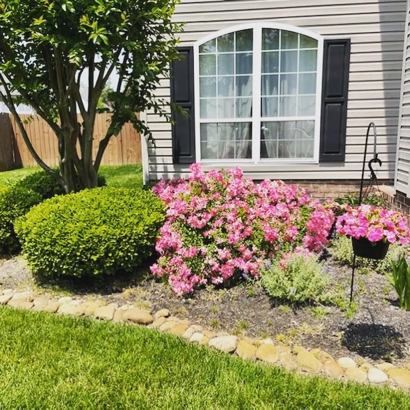 Professional landscape design experts serving Newport News, VA - D & I Landscaping