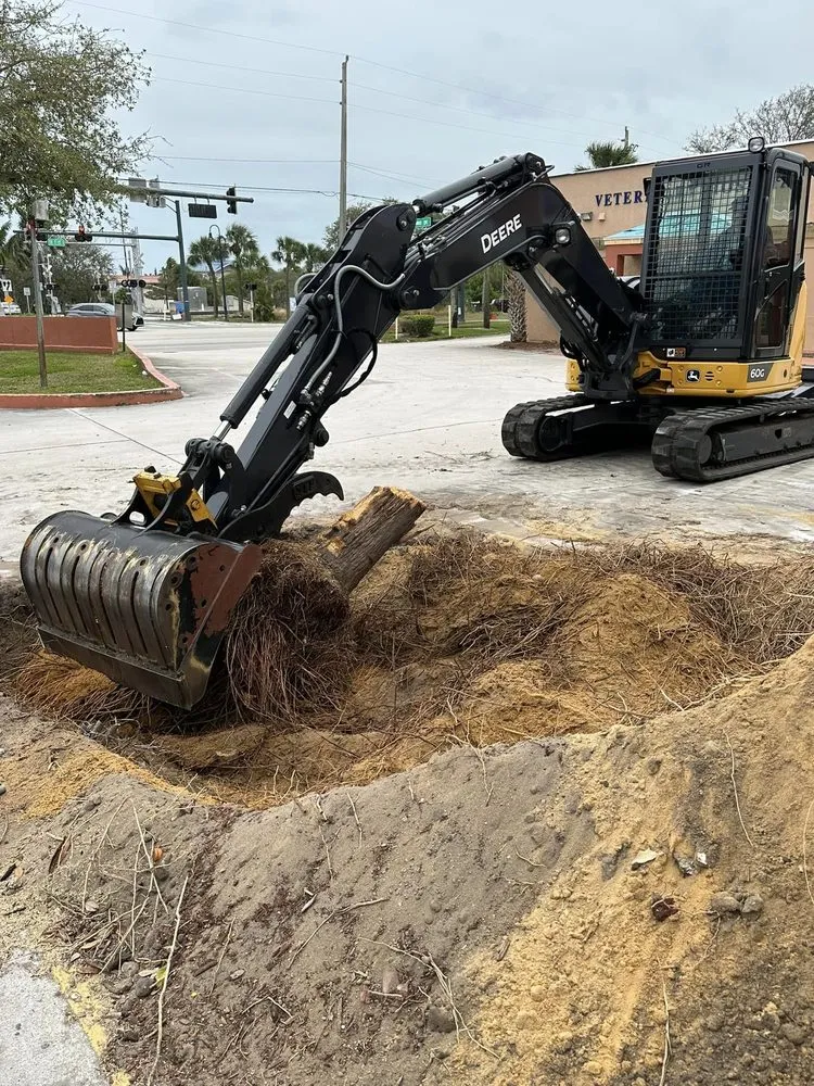 Reliable yard cleanup service experts serving Fort Pierce, FL - D & R Landscaping & Excavation